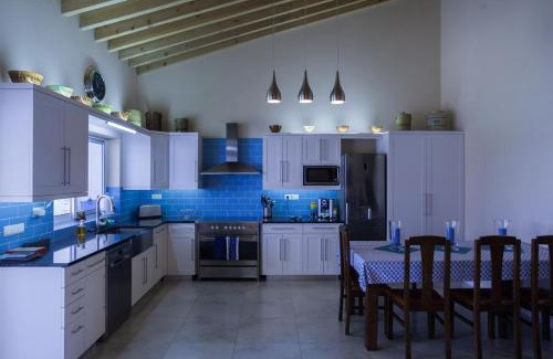 Ribeira Grande House | Surf Beach Santa Barbara Secret Gardens