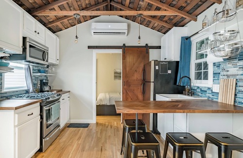 Zaferia House | Surf Bungalow w/dedicated workspace+daybed