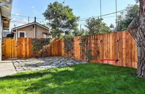 Zaferia House | Surf Bungalow w/dedicated workspace+daybed