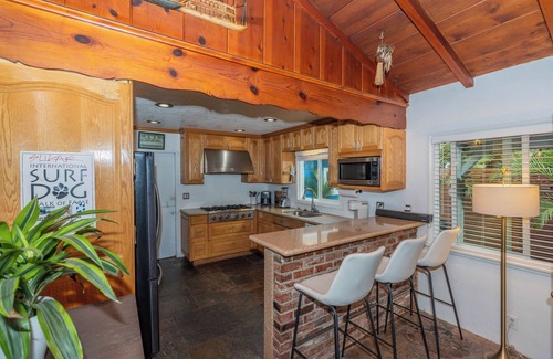 Huntington Beach House | Surf City Beach Cottages. Steps to the ocean.🛖🏝️🐶