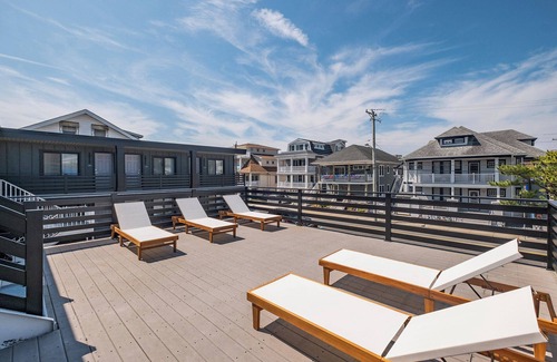 North End Hotel | Surf Club - King Bed, 2 Mins to OC Beach & POOL
