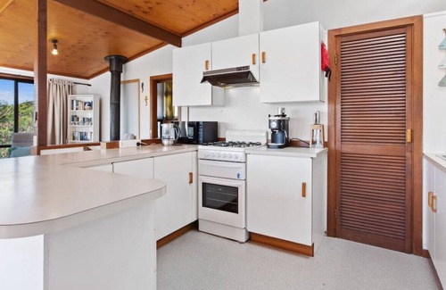 Skenes Creek House | SURF LODGE - 5 bedrooms + games room + wifi