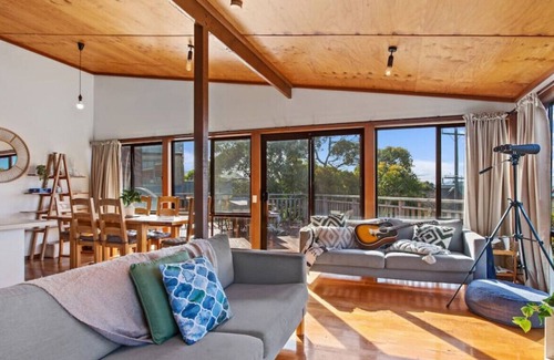 Skenes Creek House | SURF LODGE - 5 bedrooms + games room + wifi