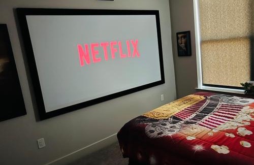 Deep Ellum Apartment | Surf Richard's Flat - The Black Collection