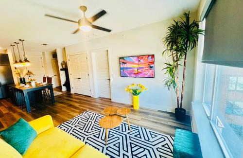 Deep Ellum Apartment | Surf Richard's Flat - The Black Collection