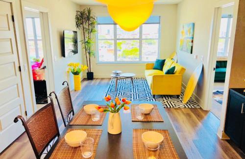 Deep Ellum Apartment | Surf Richard's Flat - The Black Collection