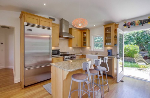 Village of La Jolla Cottage | Surf Shack - 3 Bedroom cottage blocks from the famous Windansea Beach