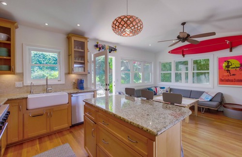 Village of La Jolla Cottage | Surf Shack - 3 Bedroom cottage blocks from the famous Windansea Beach