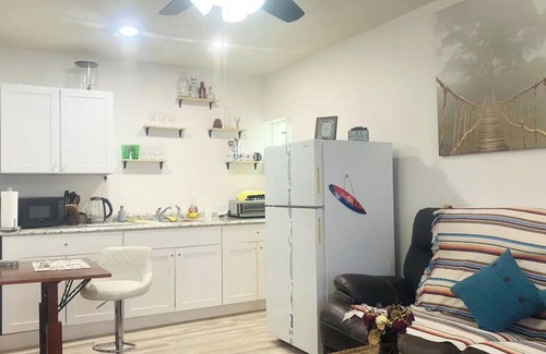 Huntington Beach Cottage | Surf Shack! Cozy charming hidden gem by Ocean