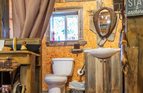 Medicine Park Cottage | Surf Shack - Unique stay, Rusty little cabin with all the modern amenities!
