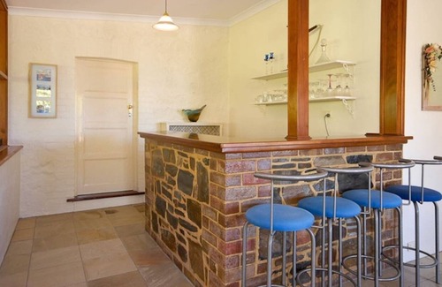 Middleton House | Surf & Turf Glenford Farm House-Pet Friendly-Wi-Fi