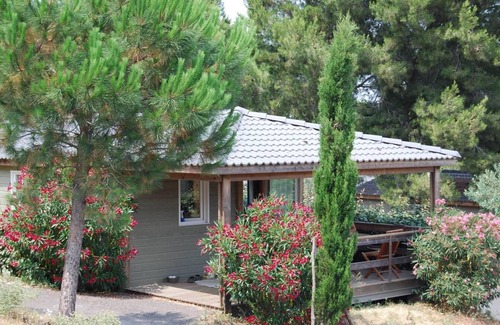 Cap d'Agde Cottage | Surface area : about 34 m². Living room. Bedroom with double bed. Bedroom with 2 single beds