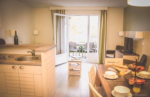 Danestal House | Surface area : about 50 m². Level 0 : Living room with bed-settee. Kitchen with coffee machine