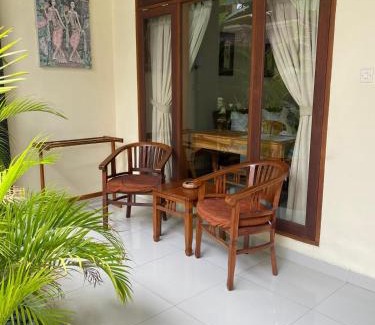 Downtown Kuta Apartment | SURFARIS INN on poppies 2