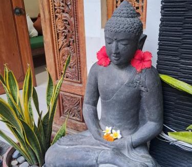 Downtown Kuta Apartment | SURFARIS INN on poppies 2