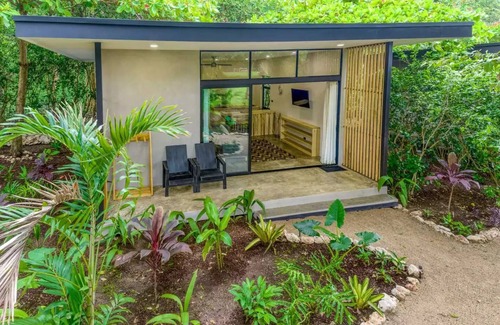 Marbella House | Surfer's Paradise 1bed, 1bath