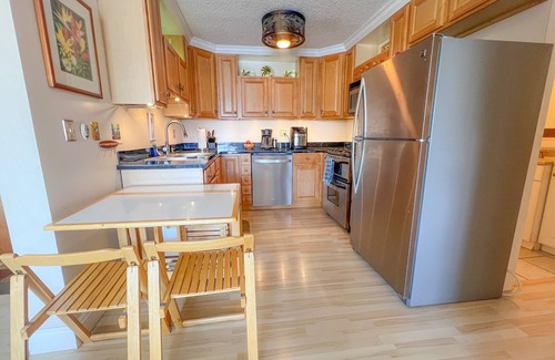 Waikiki Condo | Surfer's Sanctuary at Waikiki Lanais