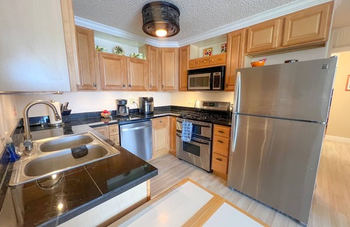 Waikiki Condo | Surfer's Sanctuary at Waikiki Lanais