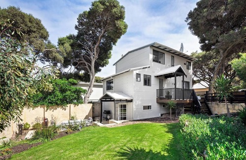 Yallingup House | Surfers Paradise Oceanview Garden Beach House