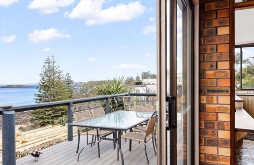 Manyana House | Surfers Retreat with access to the beach