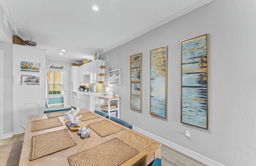 Galveston Condo | "Surfin Safari" - 2B/2B BEACHFRONT, New remodel, Gated, washer/dryer, FRONT ROW