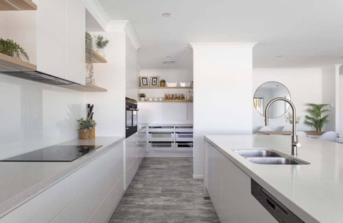 Mudjimba Resort | Surfrider Hideaway - steps to beach