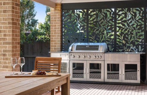 Ocean Grove House | Surfside Haven - 100m to beach - sleeps 12!