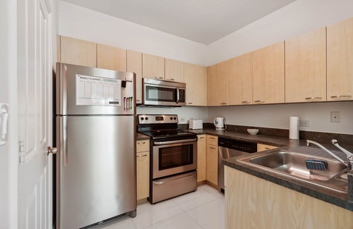 Surfside Apartment | Surfside Retreat: 1BR Work-From-Home Oasis