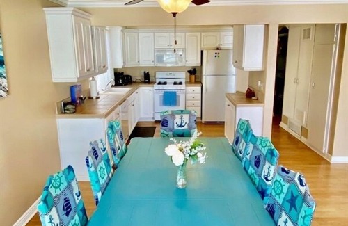 West Newport House | SurfView*8UnitsA/C* Park13Cars16Bikes5Washers8BBQs