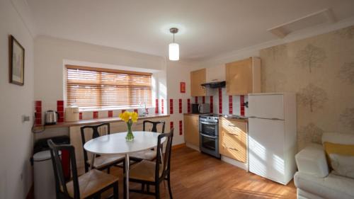 Surlingham House | Surlingham Lodge Garden Cottage in RSPB village near Norwich
