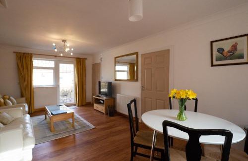 Surlingham House | Surlingham Lodge Garden Cottage in RSPB village near Norwich