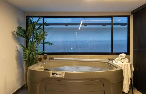 Zona Rosa Apartment | Surprising, Lleras Park, Billar Pool And Jacuzzi