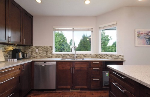 Fleetwood House | Surrey Family Home w/Patio & Garden – 3BR 2BA