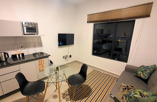 Greater Johannesburg Metropolitan Area Apartment | Surrey Oasis in Randburg