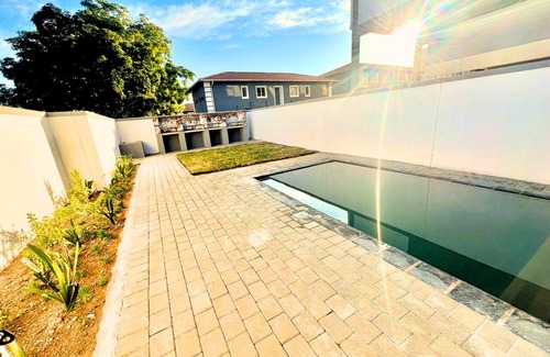 Greater Johannesburg Metropolitan Area Apartment | Surrey Oasis in Randburg