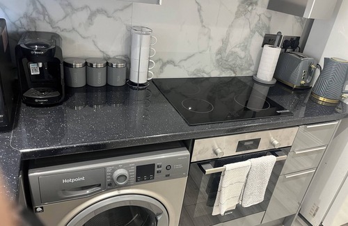 Leicester Apartment | surround yourself with this stylist,modern,clean and very practical space