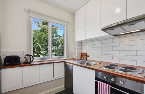 East Launceston Apartment | Surrounded by gorgeous gardens
