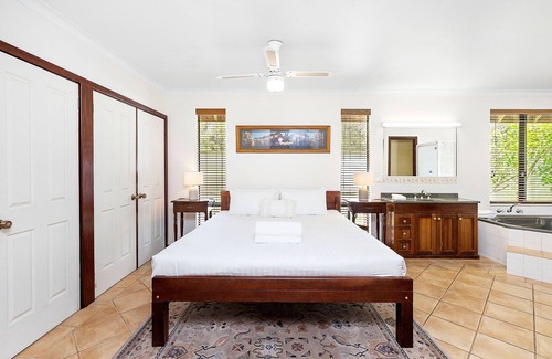 Eagle Bay House | Surrounded by the South West’s most popular beaches.