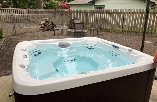 Forks House | Surrounded by trees, this 3-bedroom, fully stocked retreat sleeps 8.