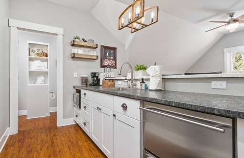 Newberg House | Surrounded by Vineyards and Farmland, New Décor and Furnishings Throughout, 3 Miles to Newberg