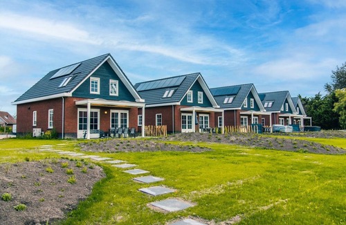 Medemblik Villa | Sustainable water villa with dishwasher, by a lake
