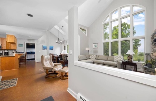 Suttons Bay House | Suttons Bay Beach House Private Beachfront