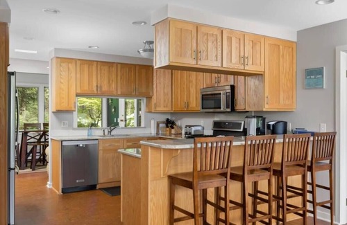 Suttons Bay House | Suttons Bay Beach House Private Beachfront