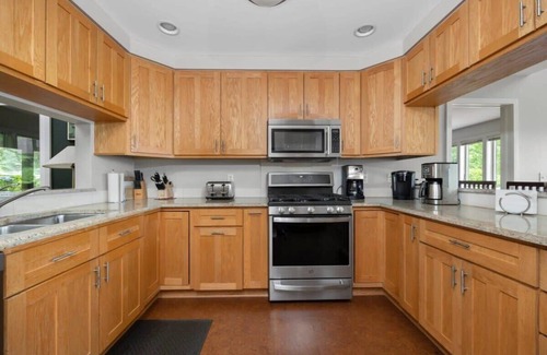 Suttons Bay House | Suttons Bay Beach House Private Beachfront