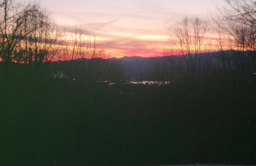 Skyland Cabin | Suzie's Luxury Cabin Asheville HOT TUB VIEWS nr BILTMORE.