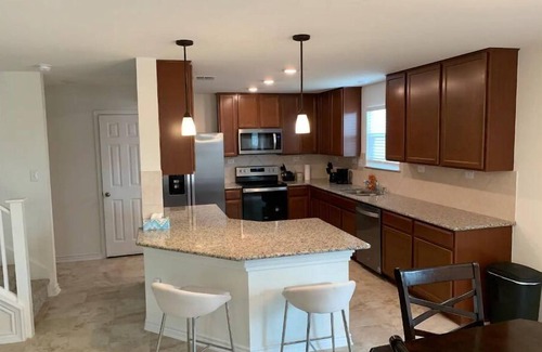 West San Antonio House | SV Guest House- winter getaway