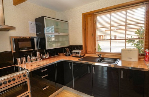 Woodhorn Cottage | SWALLOW LODGE, pet friendly, with a garden in Amble