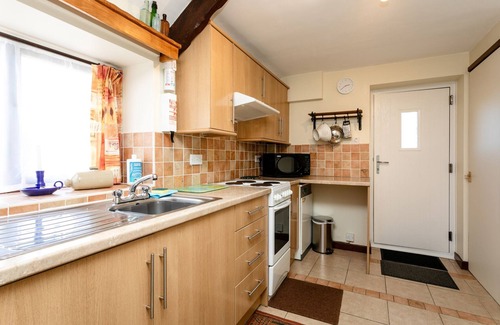 Woodhorn Cottage | SWALLOWS COTTAGE (NR WARKWORTH), romantic in Acklington