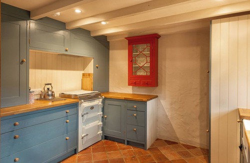 Truro Cottage | SWALLOWS’ COTTAGE, pet friendly, character holiday cottage in Truro