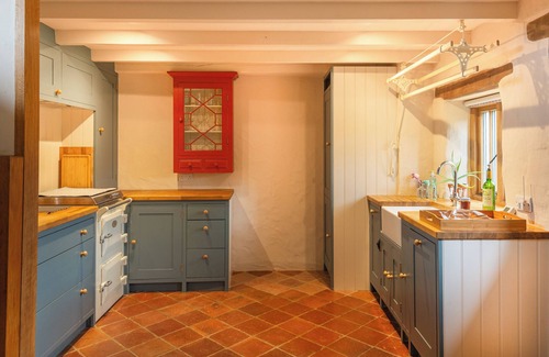 Truro Cottage | SWALLOWS’ COTTAGE, pet friendly, character holiday cottage in Truro